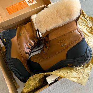 UGG Adirondack iii.slightly used, looks new and comes with box. Women size 8